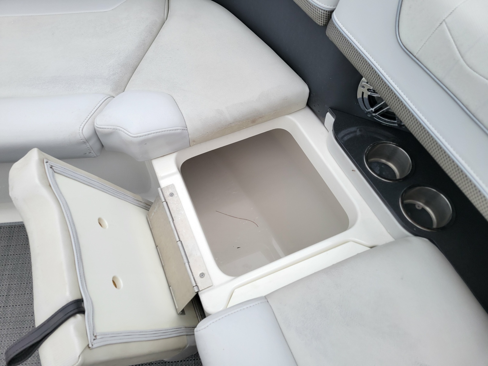 2019 Formula 350 Crossover Bowrider