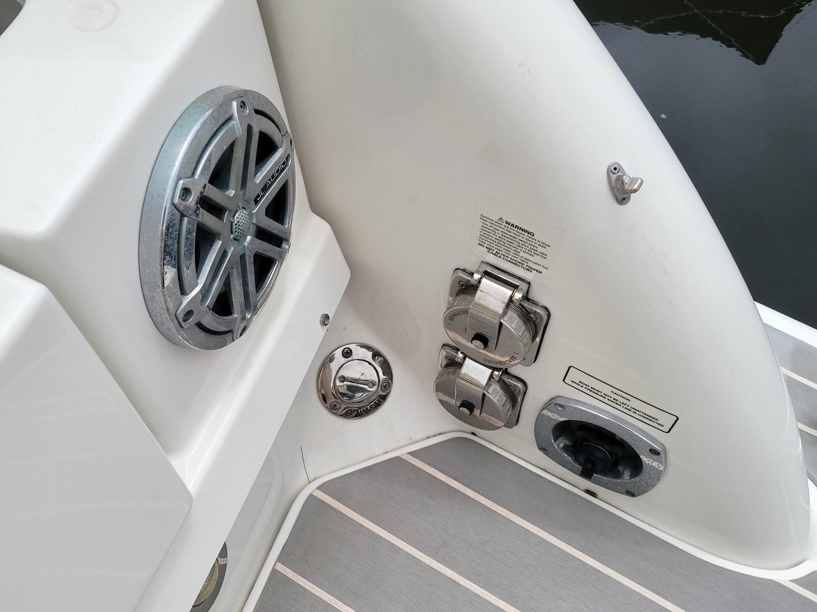 2019 Formula 350 Crossover Bowrider