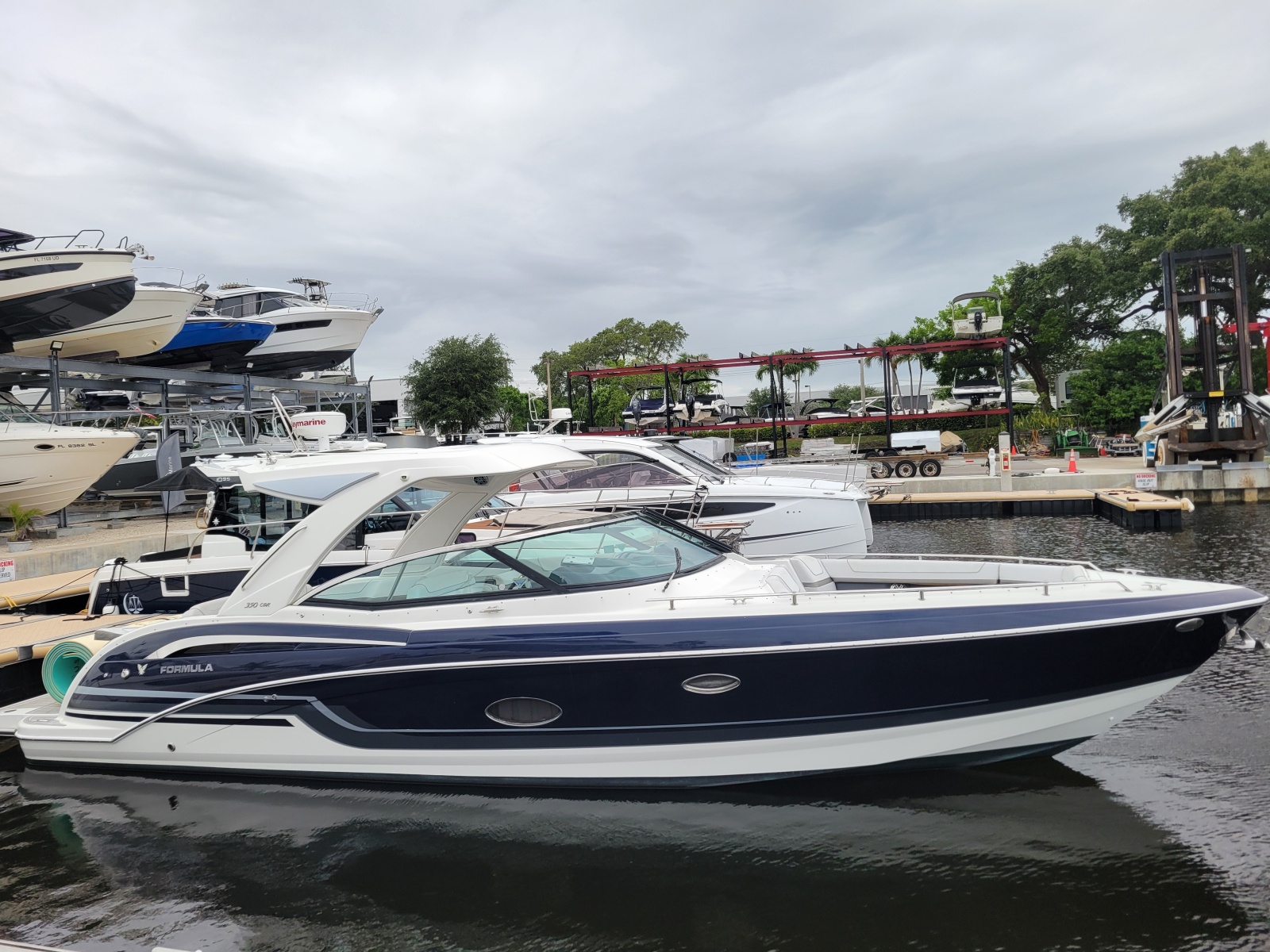 2019 Formula 350 Crossover Bowrider