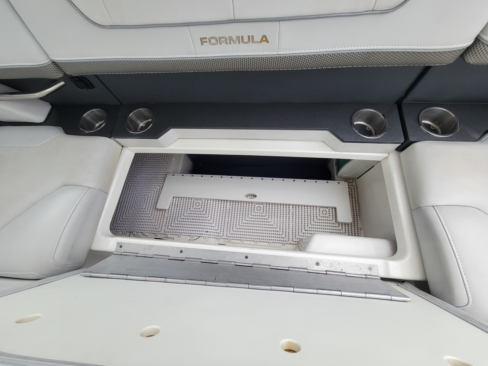 2019 Formula 350 Crossover Bowrider