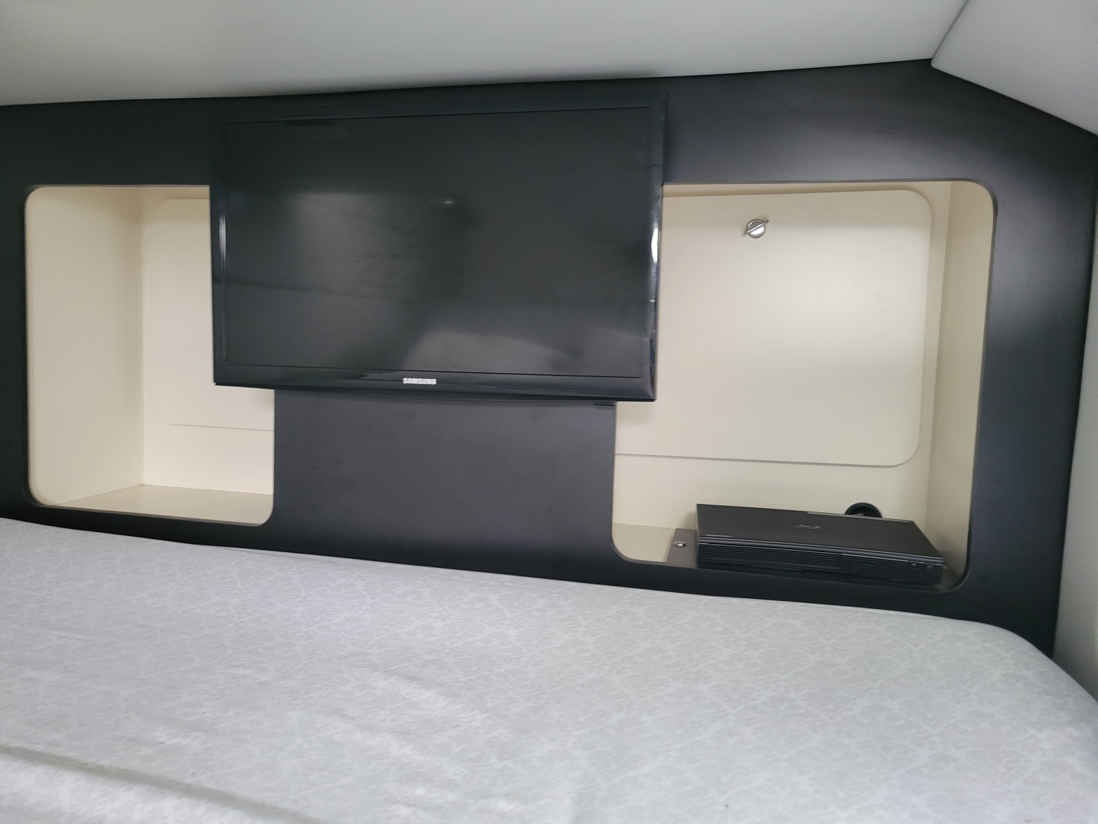 2019 Formula 350 Crossover Bowrider