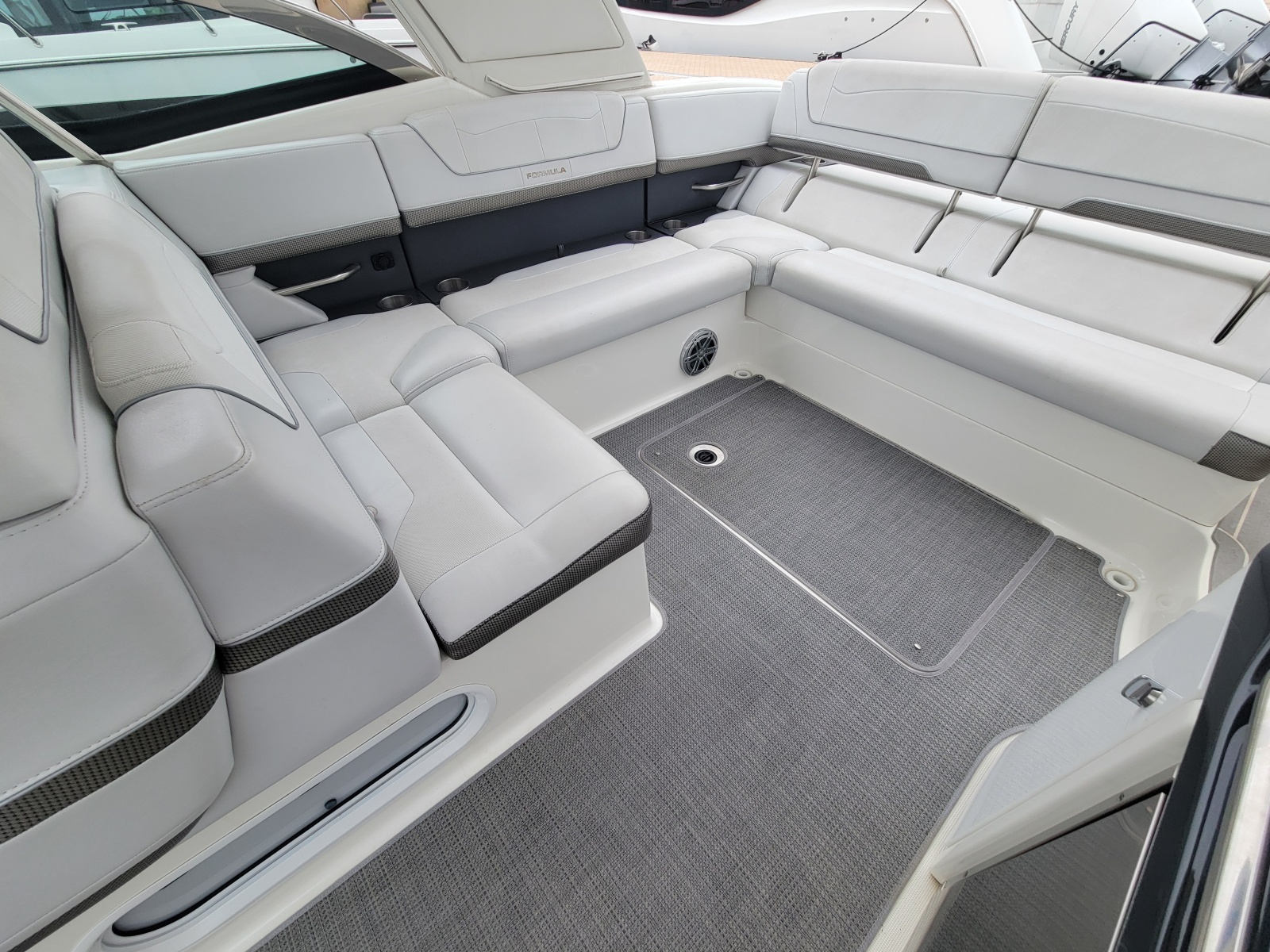 2019 Formula 350 Crossover Bowrider