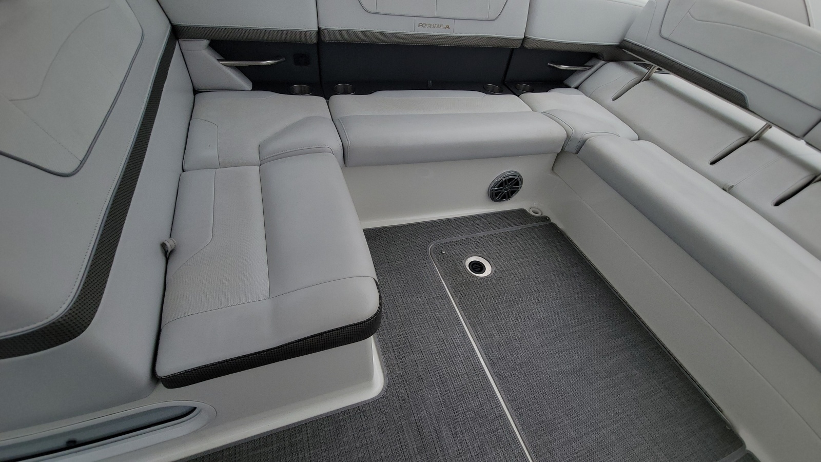 2019 Formula 350 Crossover Bowrider