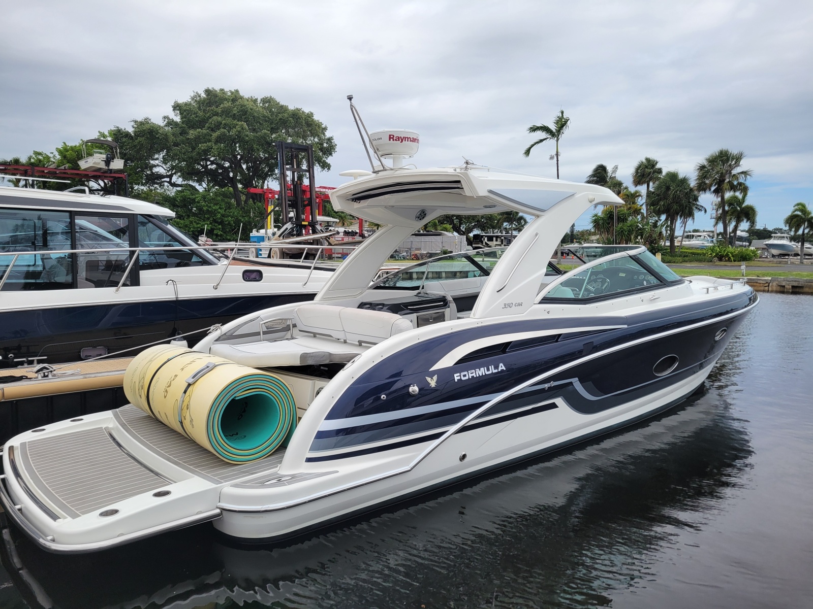2019 Formula 350 Crossover Bowrider