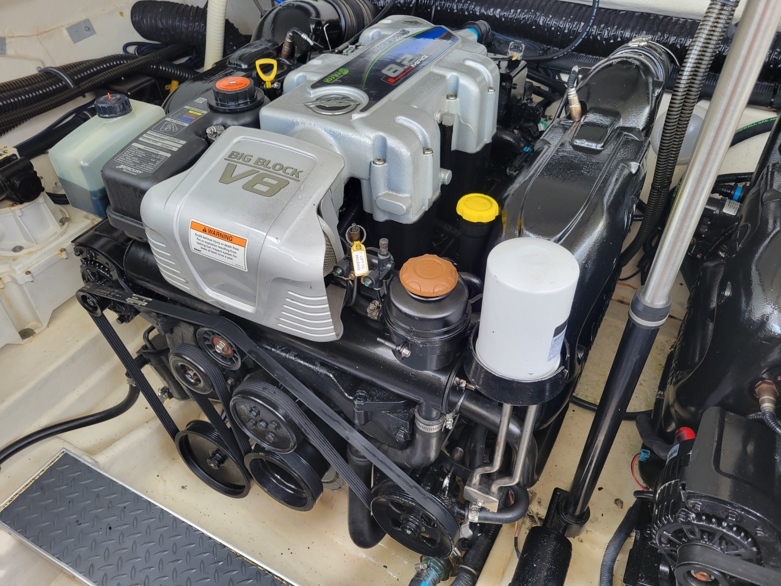2019 Formula 350 Crossover Bowrider