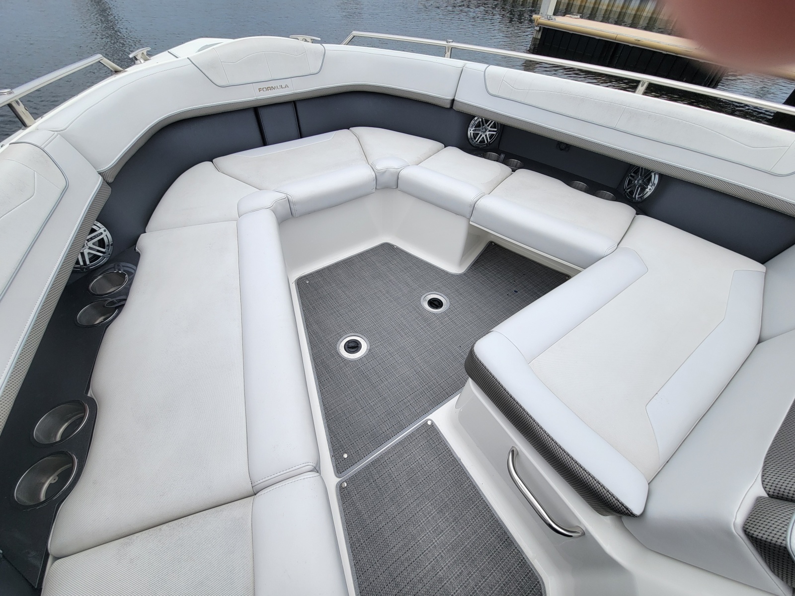 2019 Formula 350 Crossover Bowrider