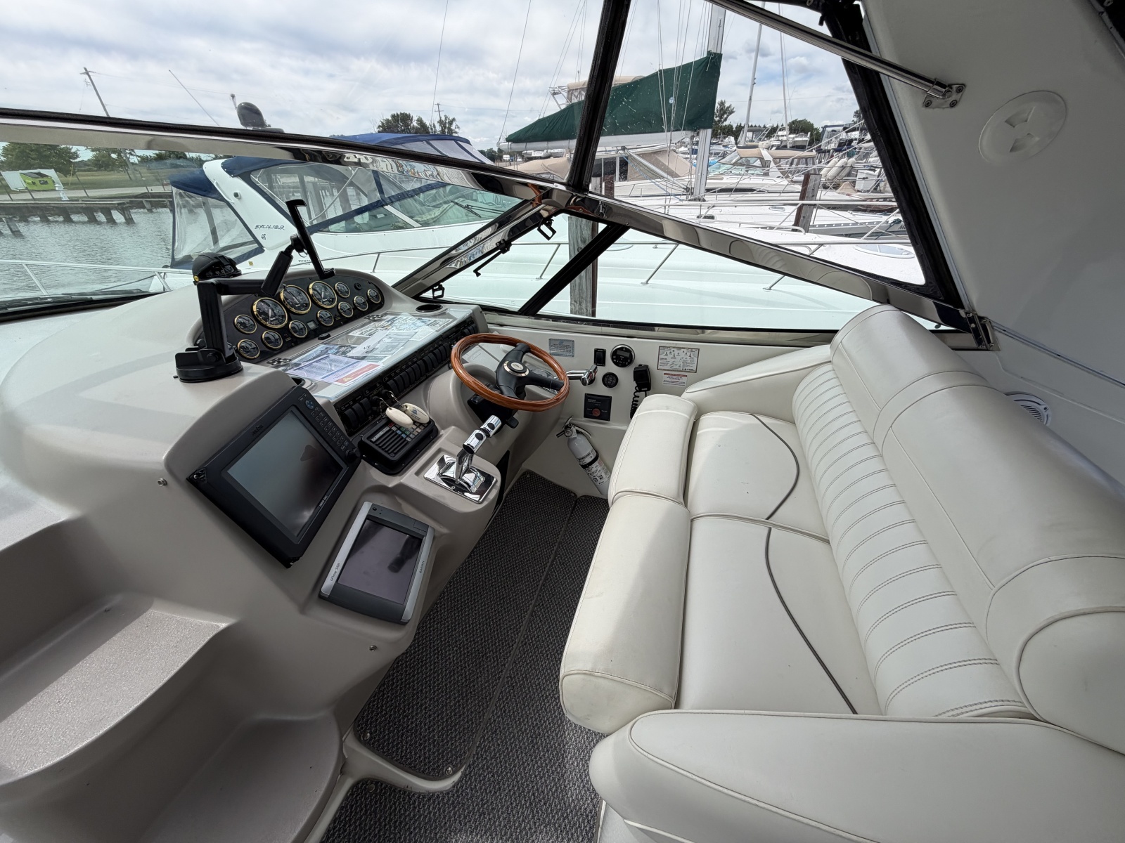 2001 Cruisers Yachts 3780 Express