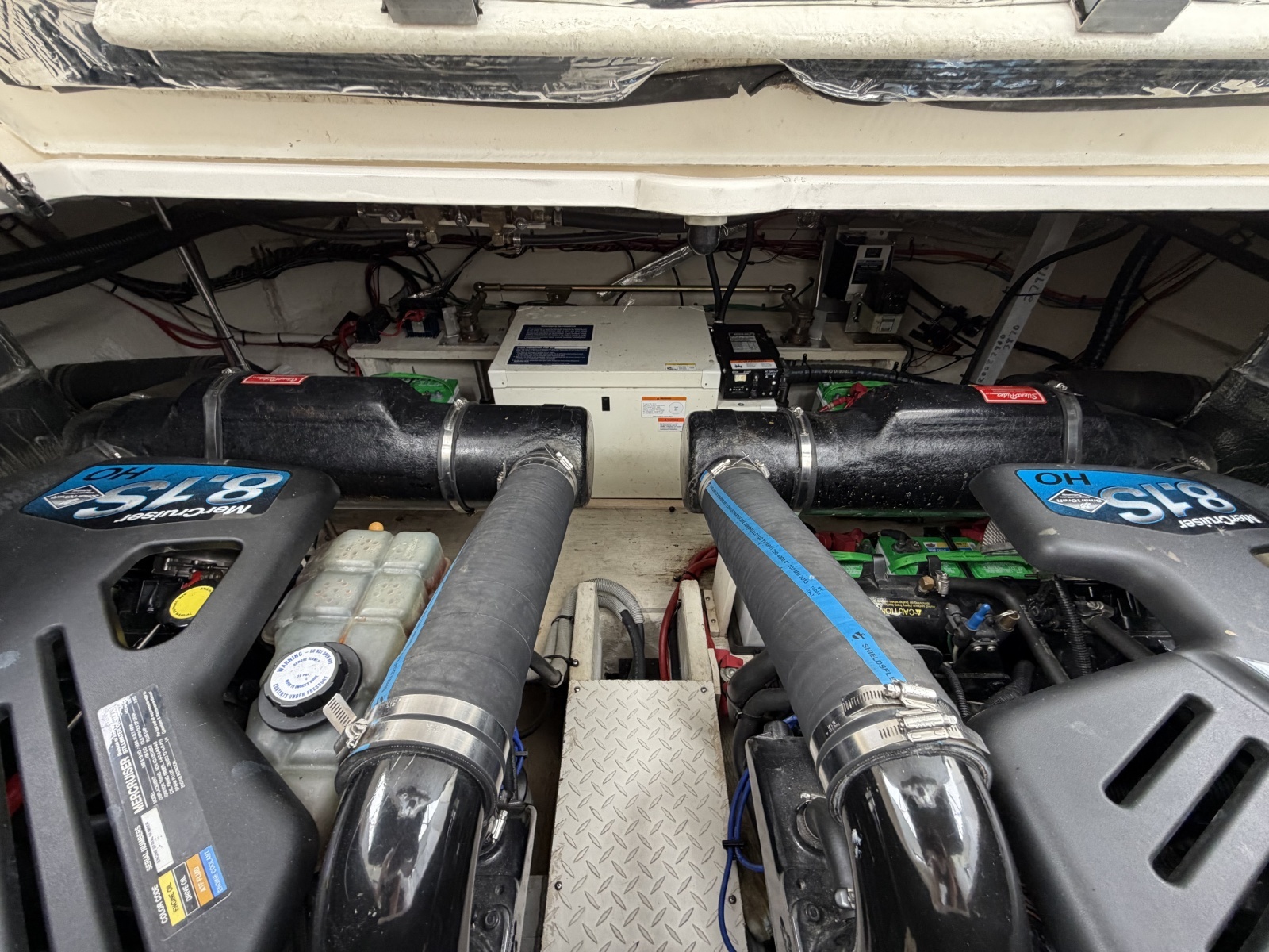 2001 Cruisers Yachts 3780 Express