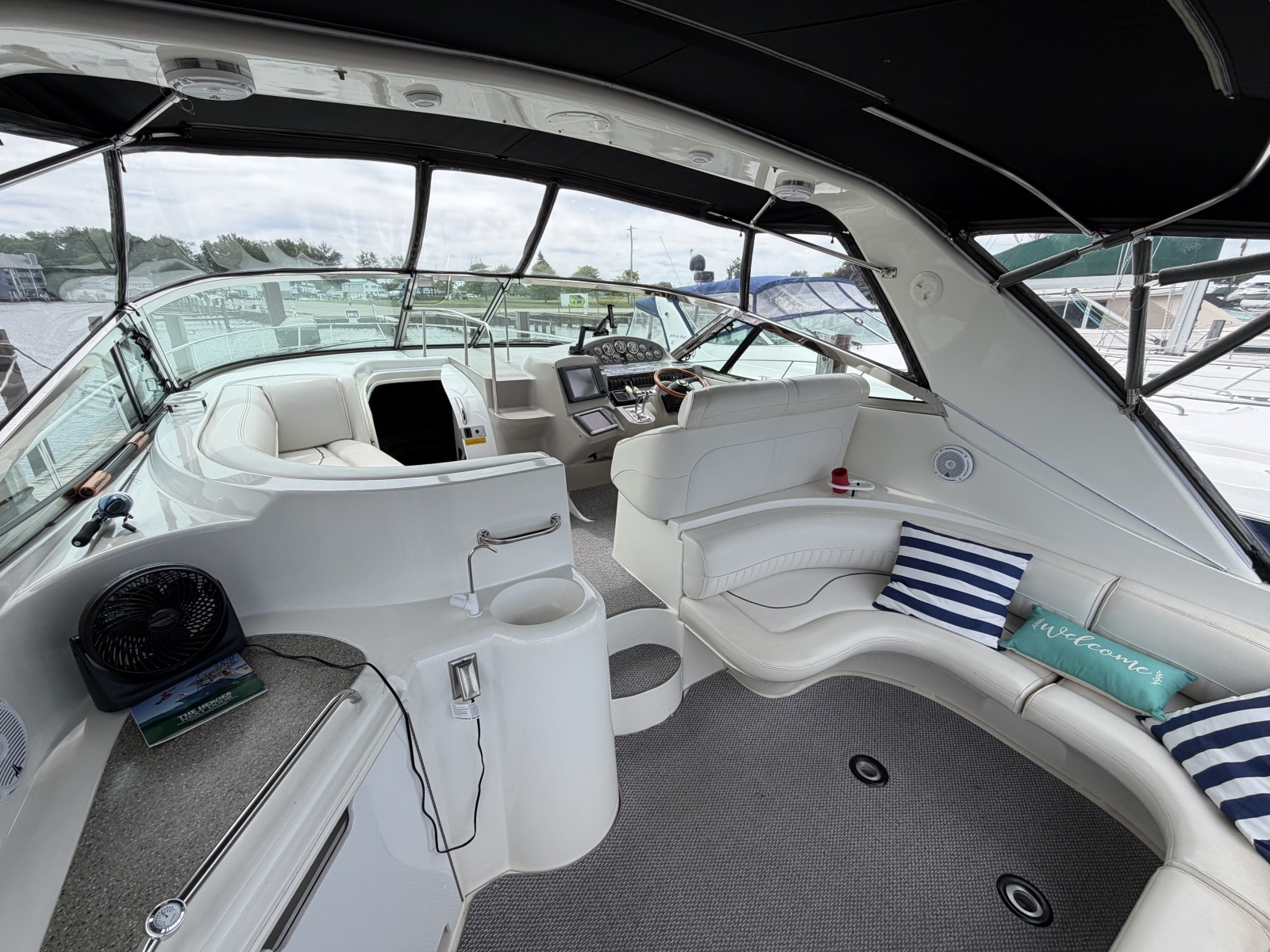 2001 Cruisers Yachts 3780 Express