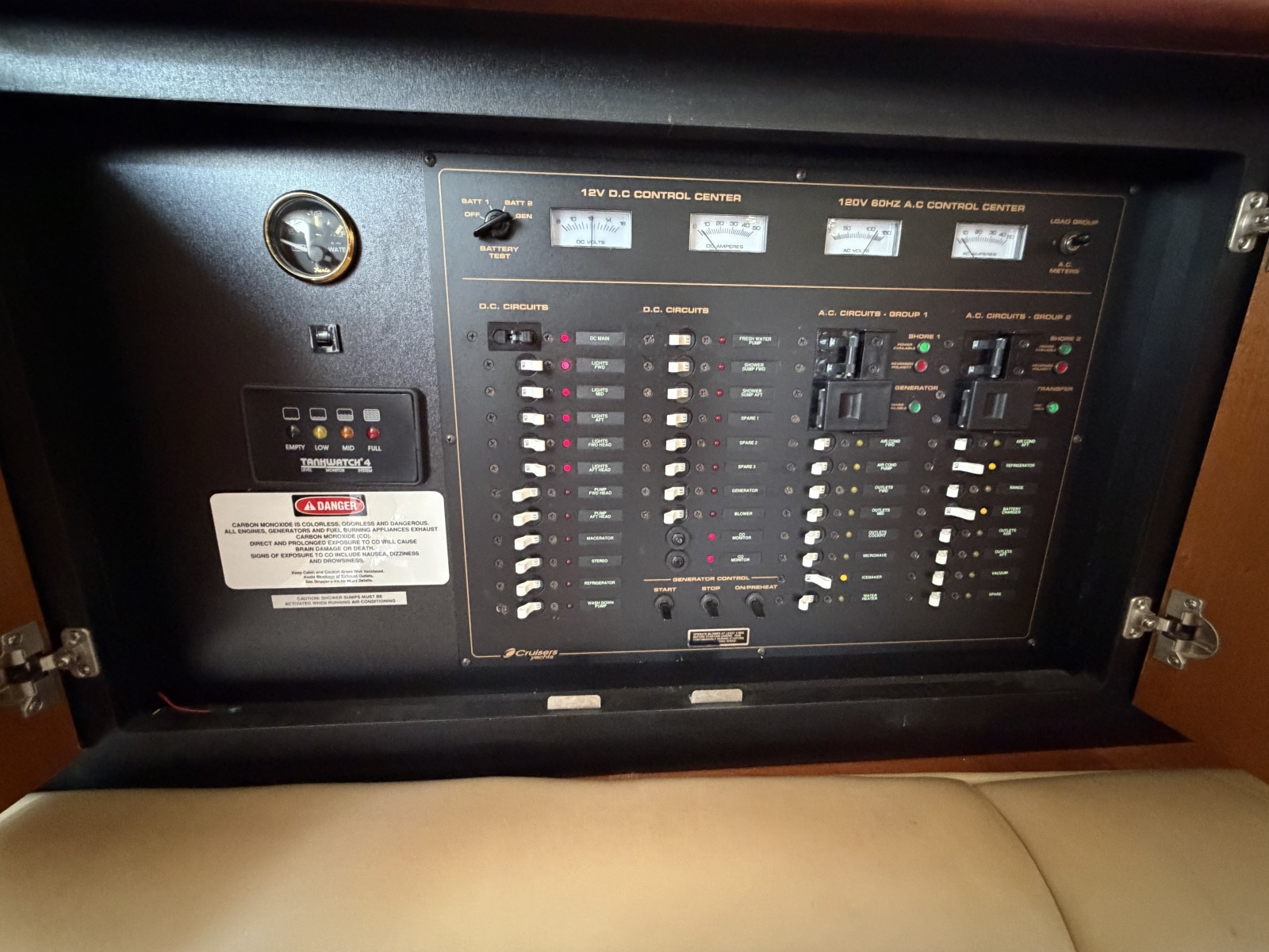 2001 Cruisers Yachts 3780 Express