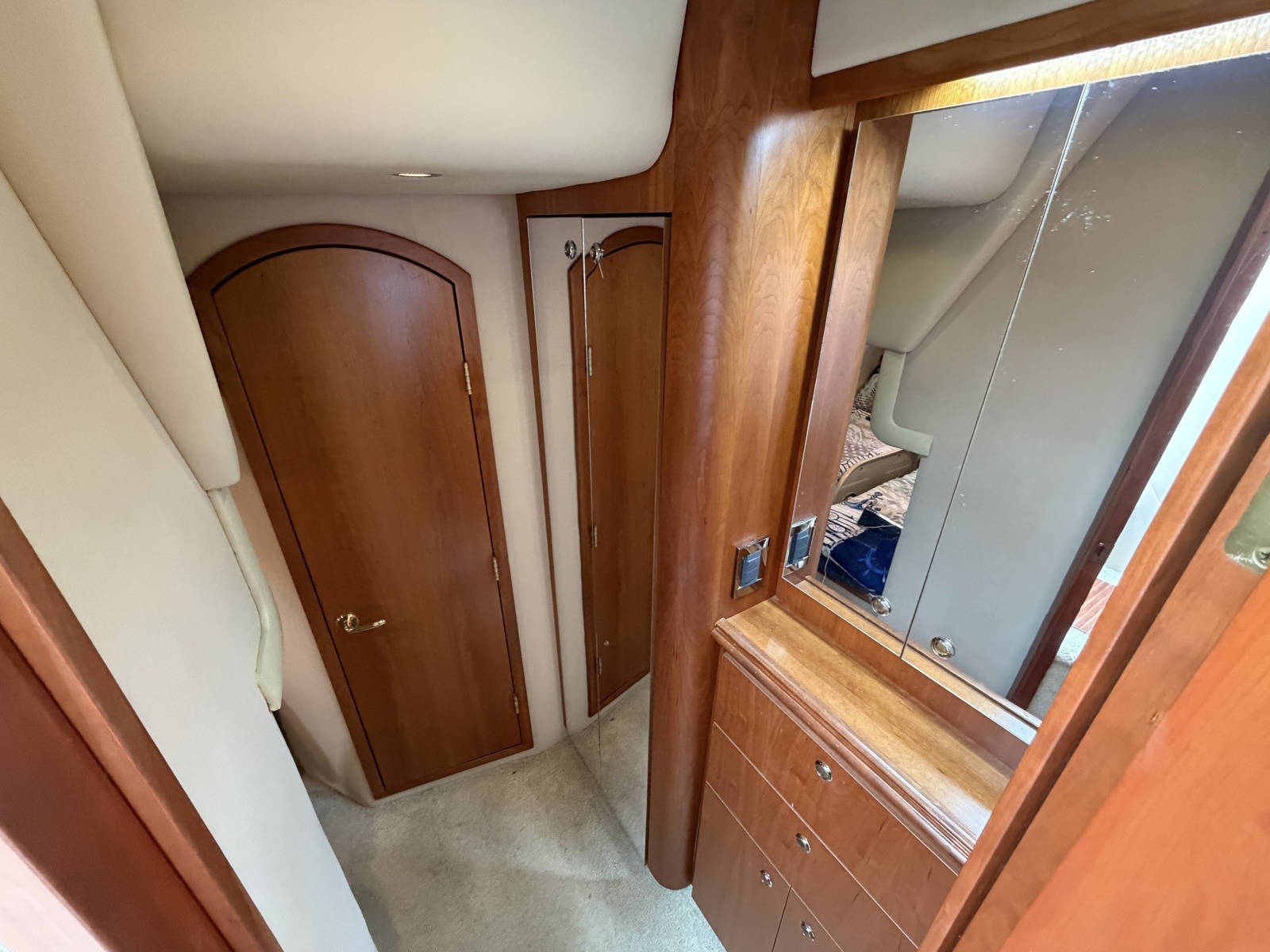 2001 Cruisers Yachts 3780 Express