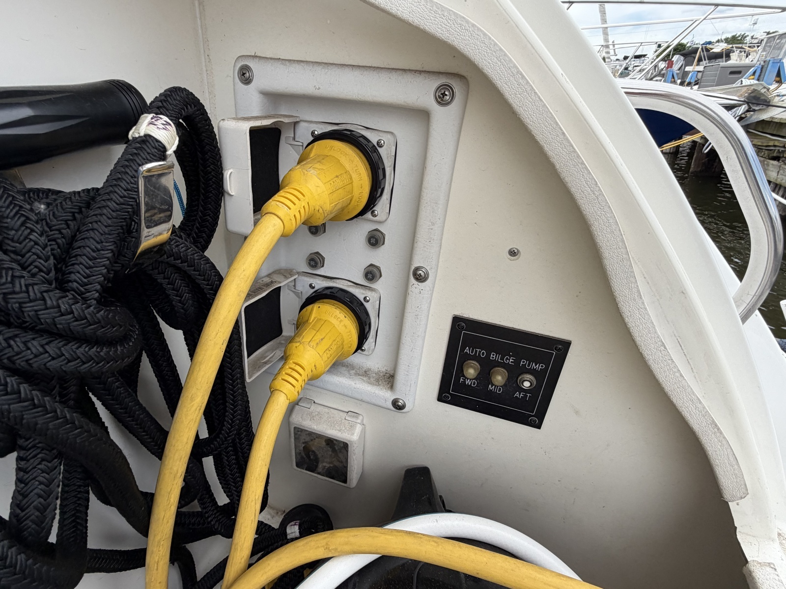 2001 Cruisers Yachts 3780 Express