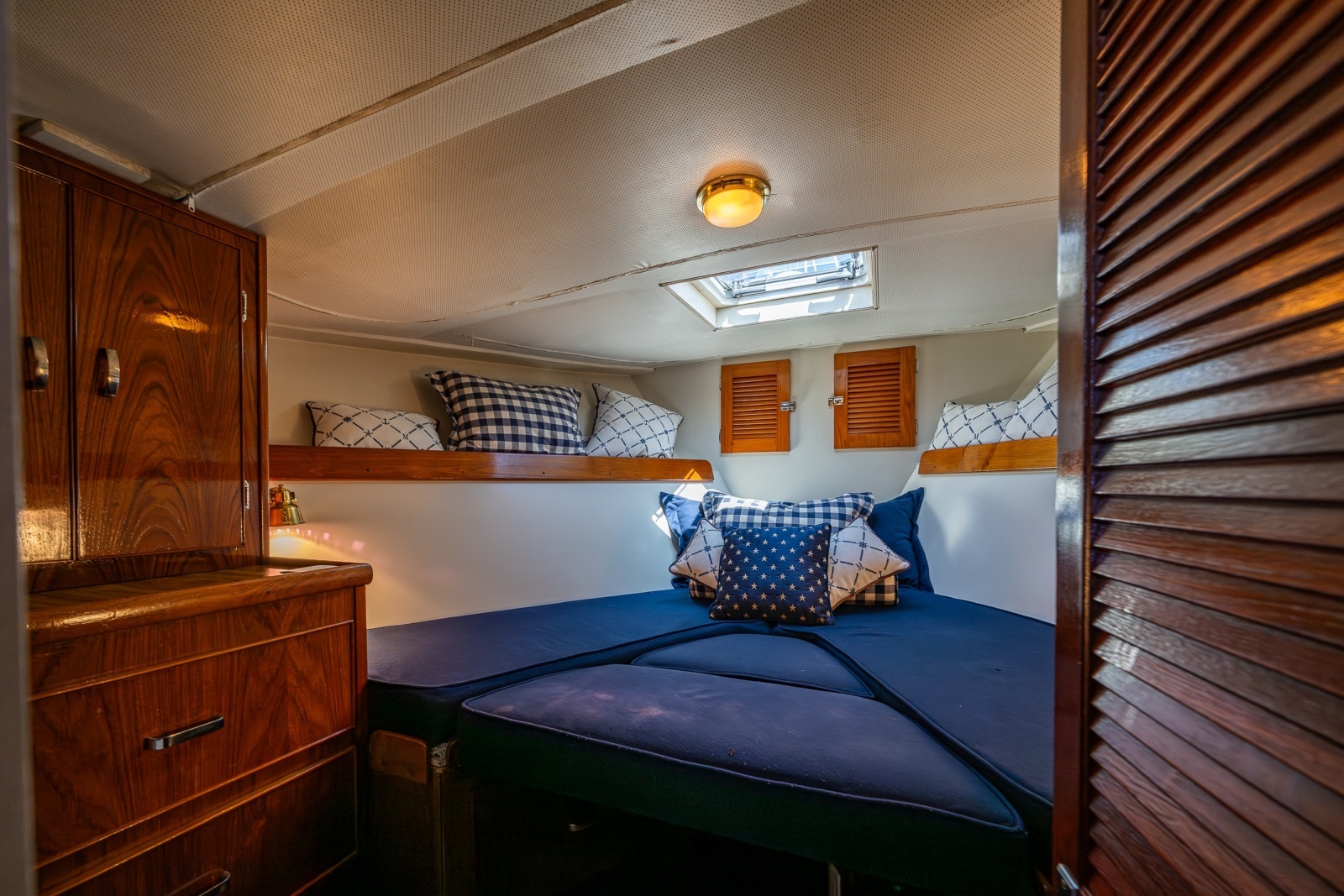 Moretoise III 41ft Chris Craft Yacht For Sale