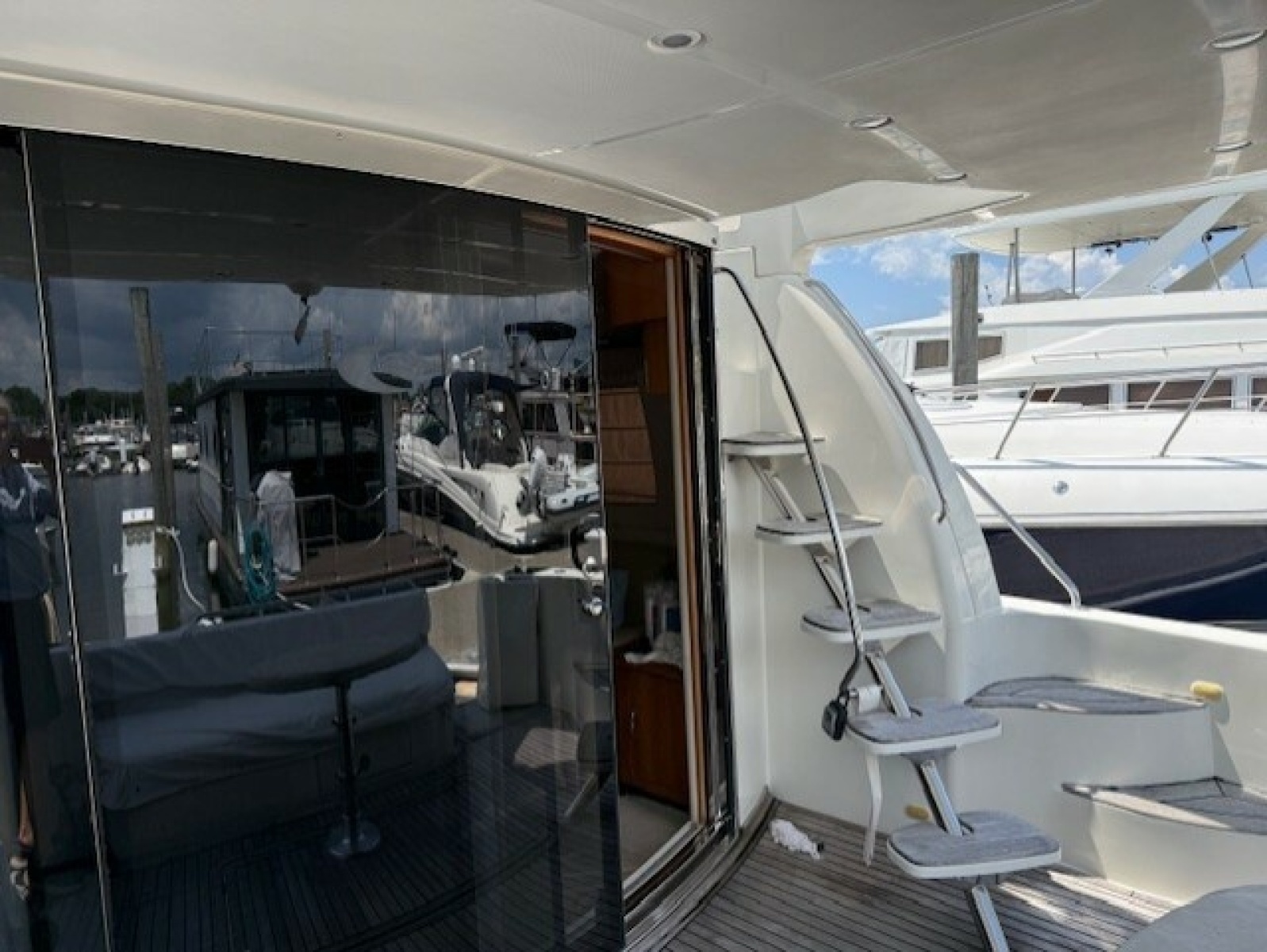 2006 Carver Voyager