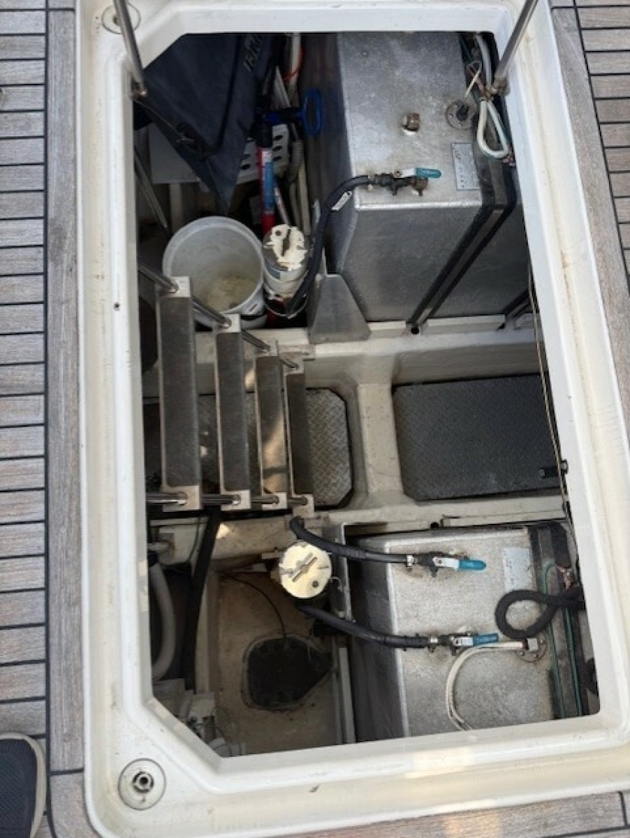 cockpit engine hatchsscess