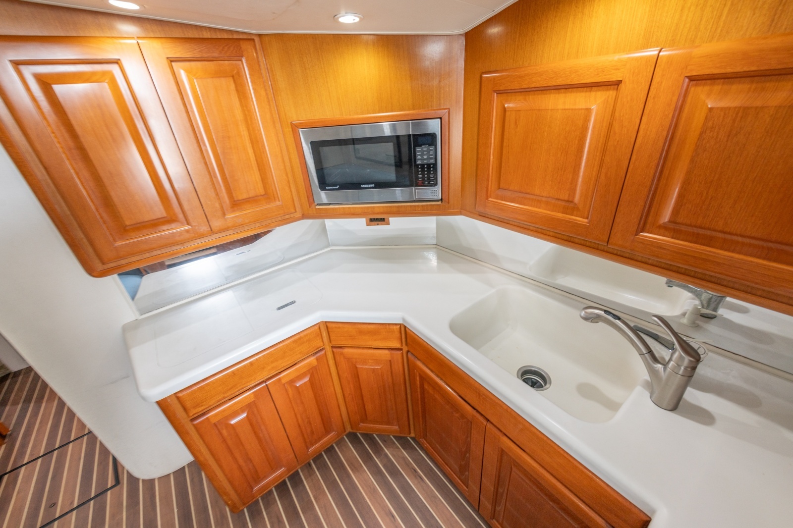 1997 Viking 43' Viking Open