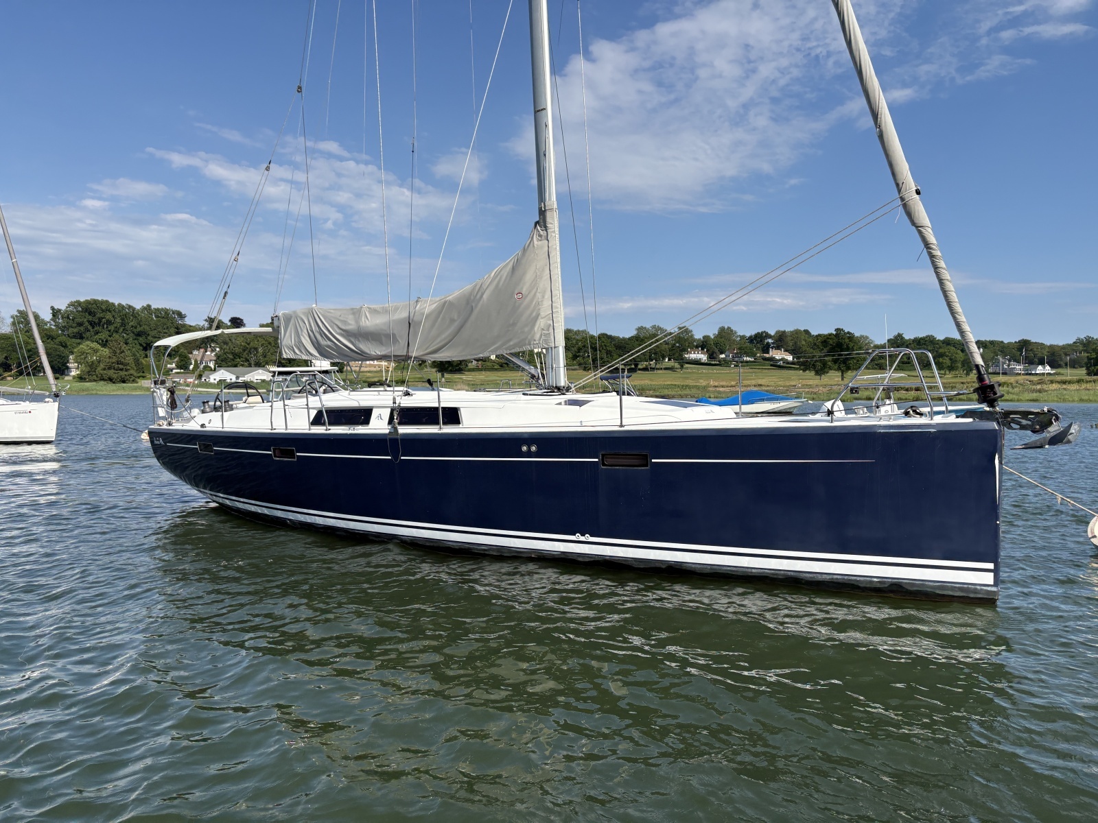 2014 Hanse 415 starboard forward quarter
