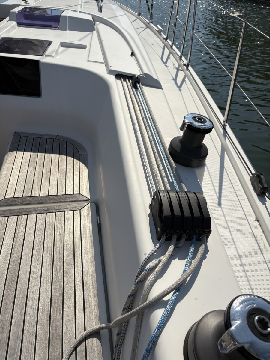 2014 Hanse 415 starboard line blocks