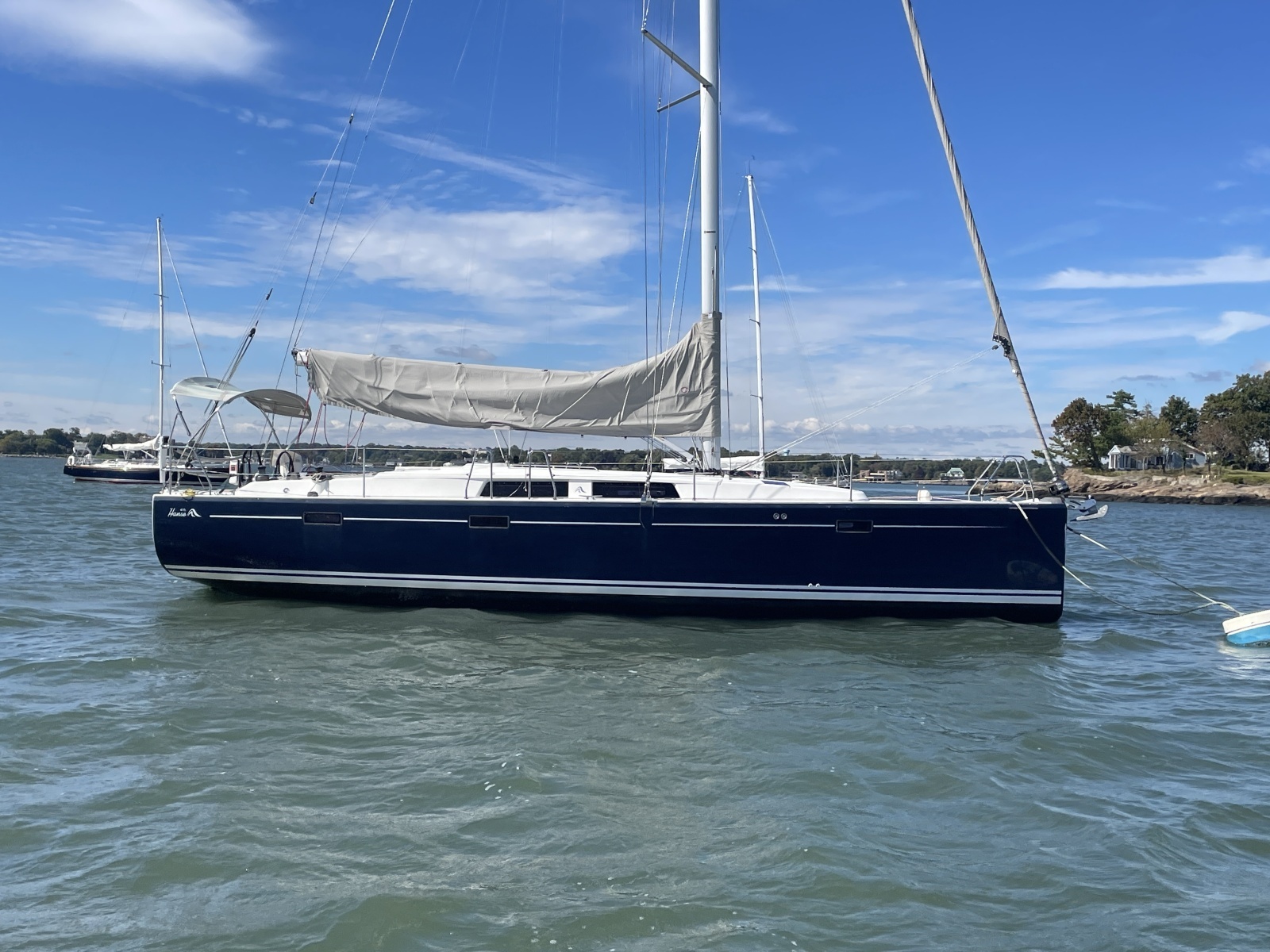2014 Hanse 415 starboard beam