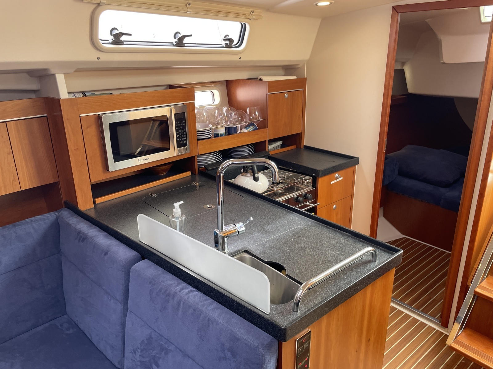 2014 Hanse 415 galley