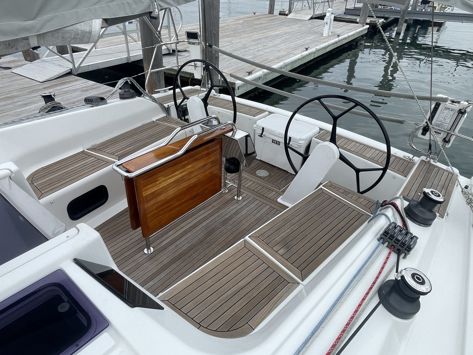 2014 Hanse 415 portside cockpit