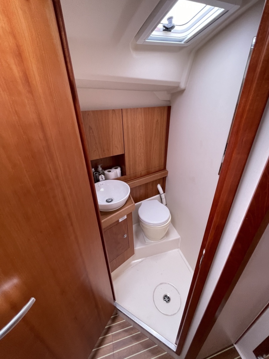 2014 Hanse 415 head