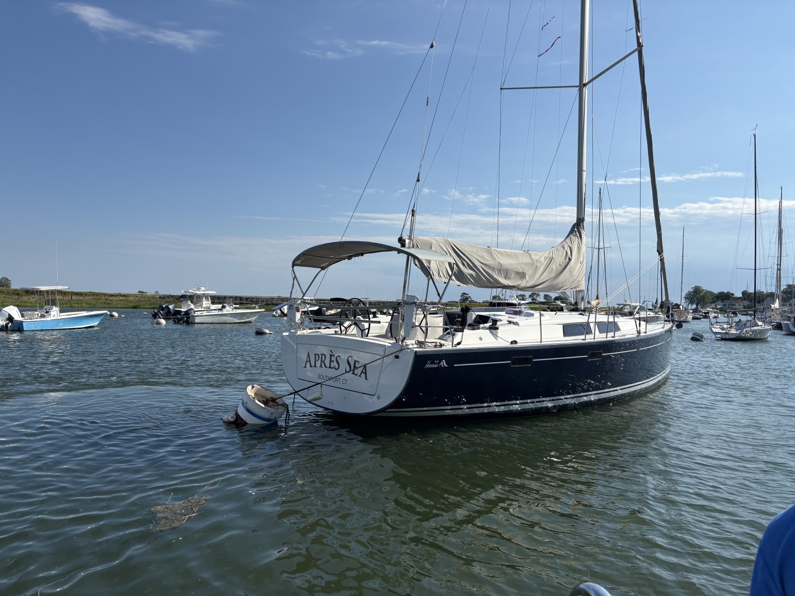 2014 Hanse 415 starboard hind quarter
