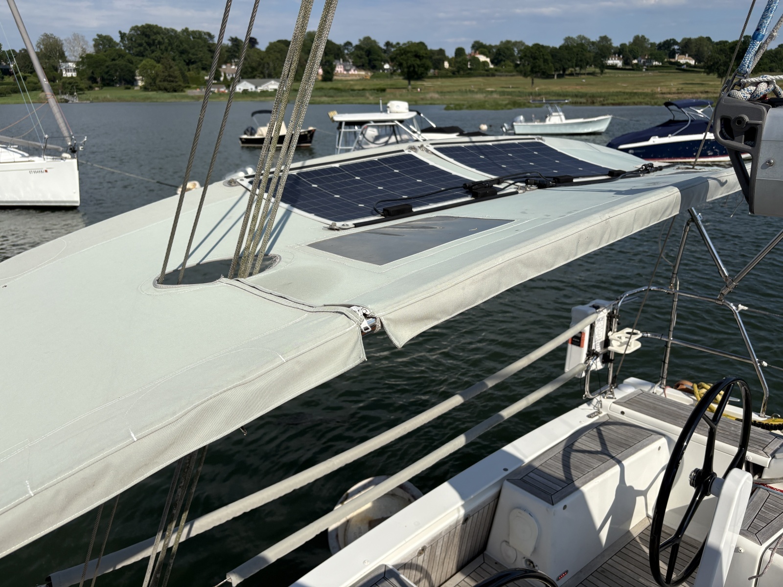 2014 Hanse 415 solar panels