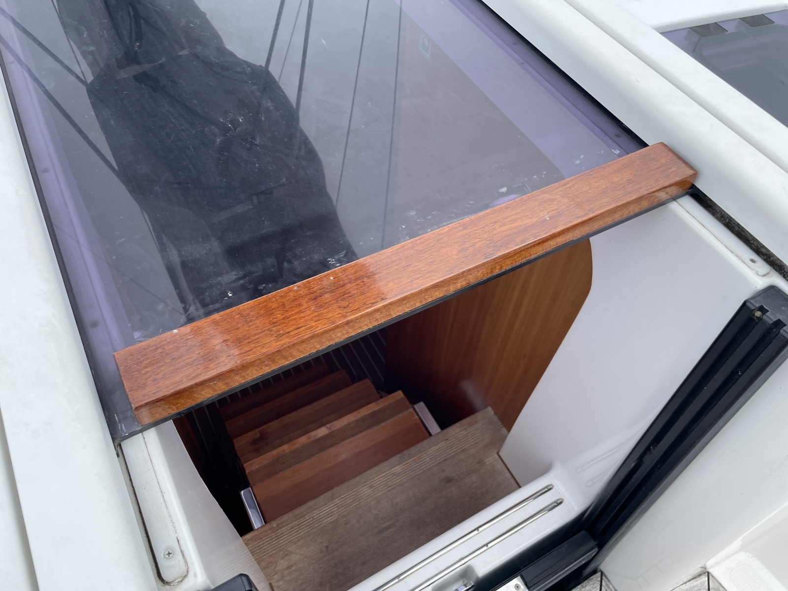 2014 Hanse 415 companionway hatch