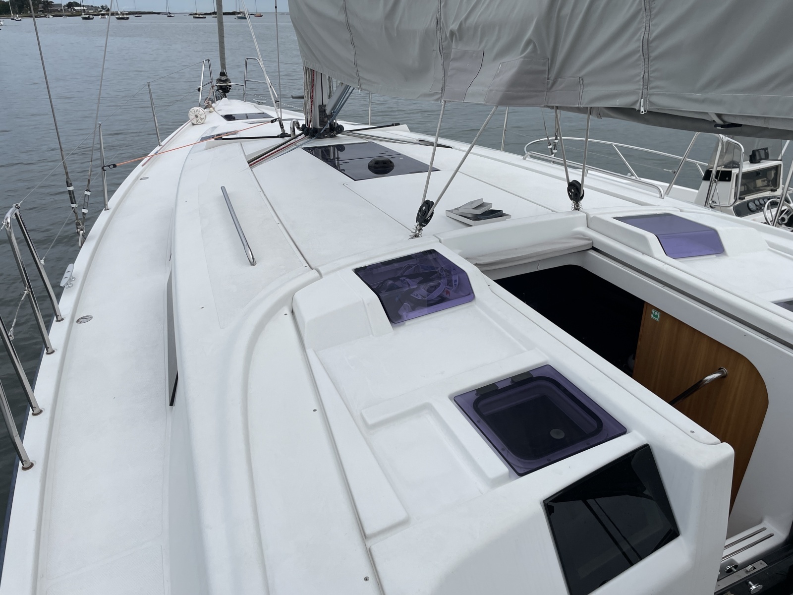 2014 Hanse 415 port cabin top