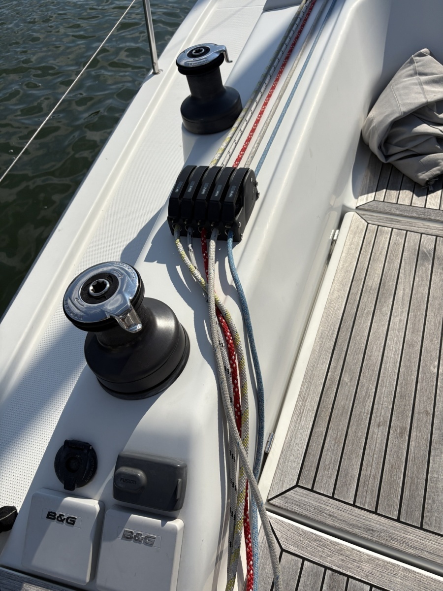 2014 Hanse 415 portside line blocks