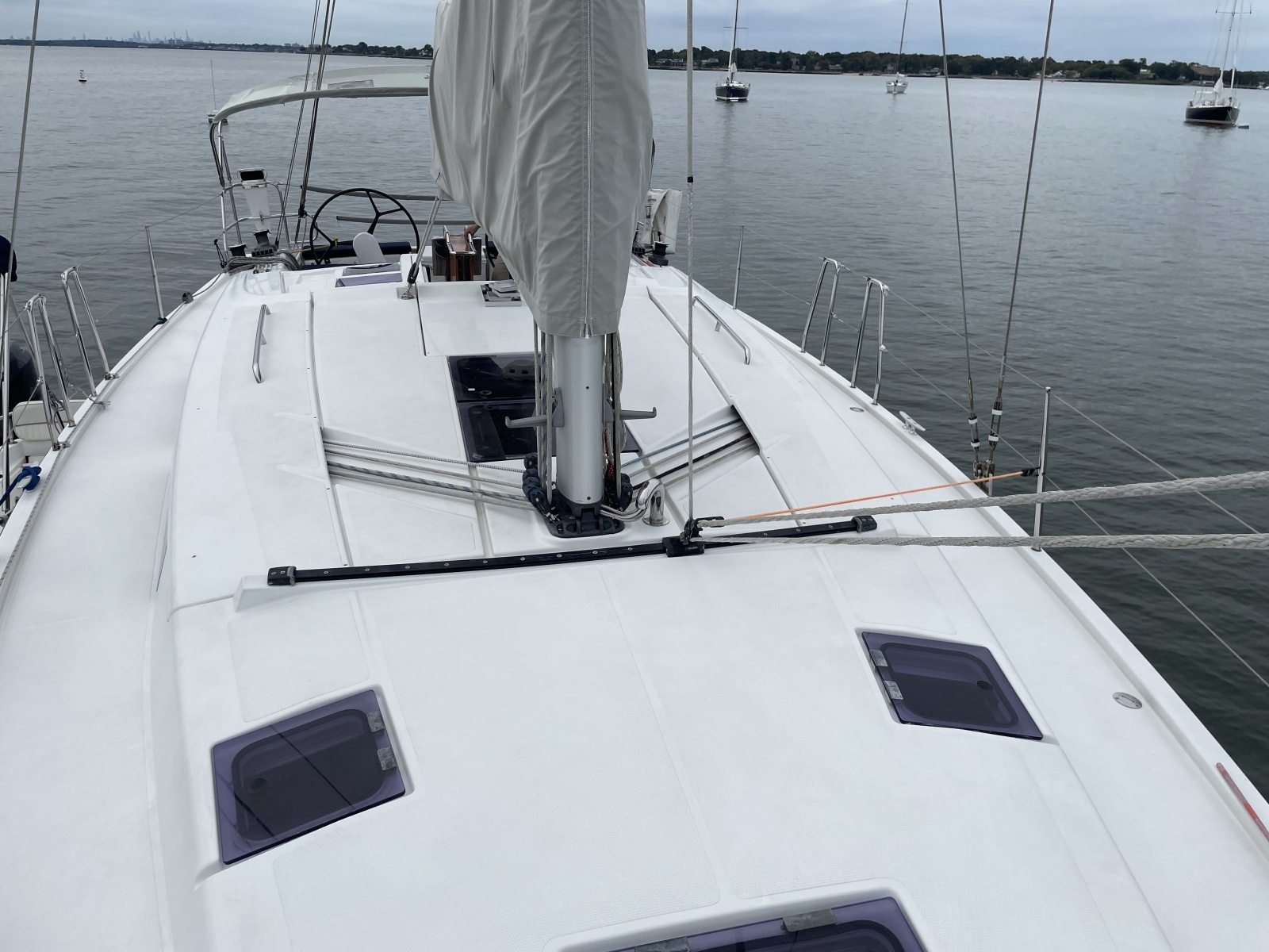 2014 Hanse 415 foredeck looking aftward
