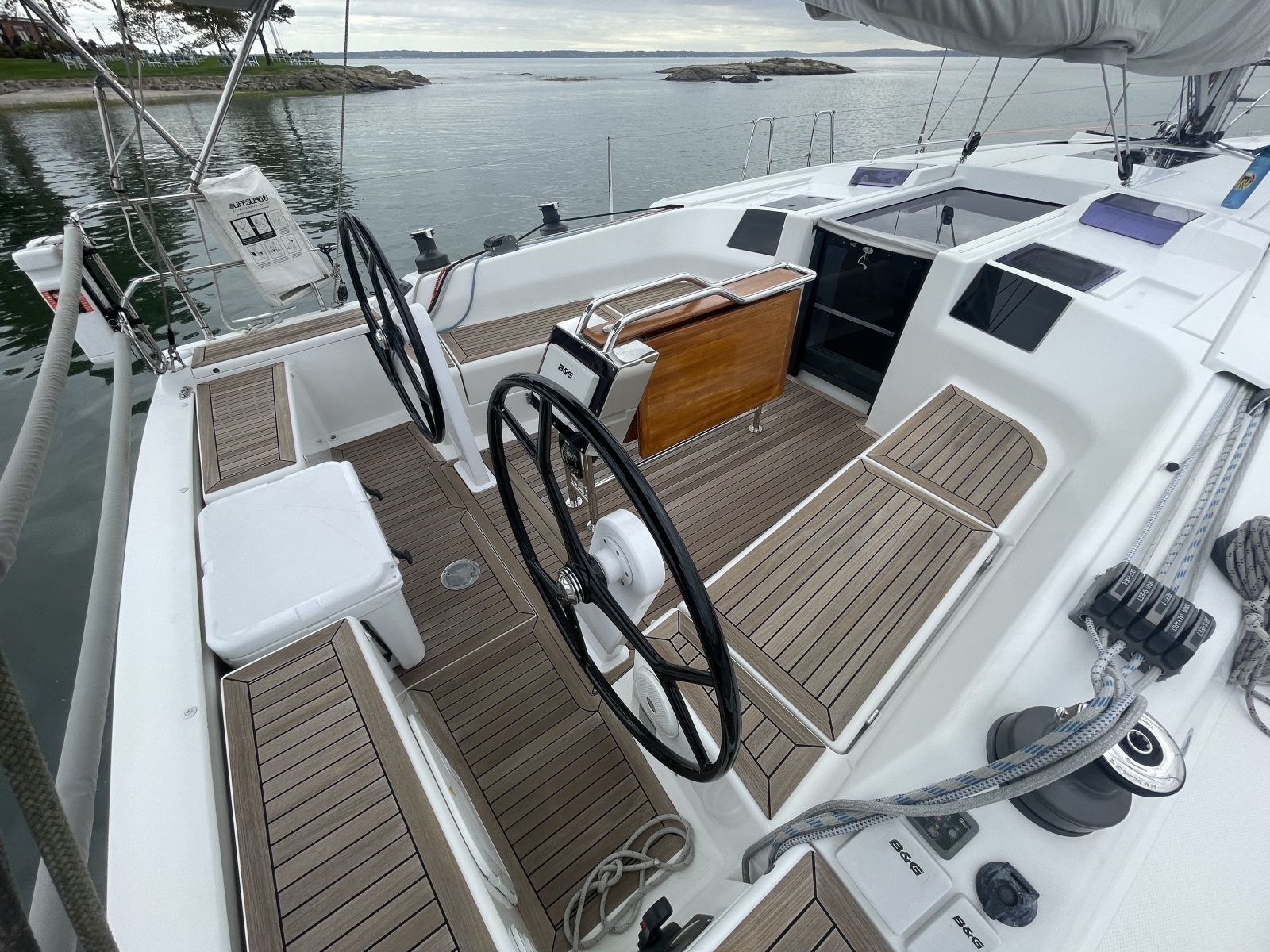 2014 Hanse 415 starboard cockpit looking forward