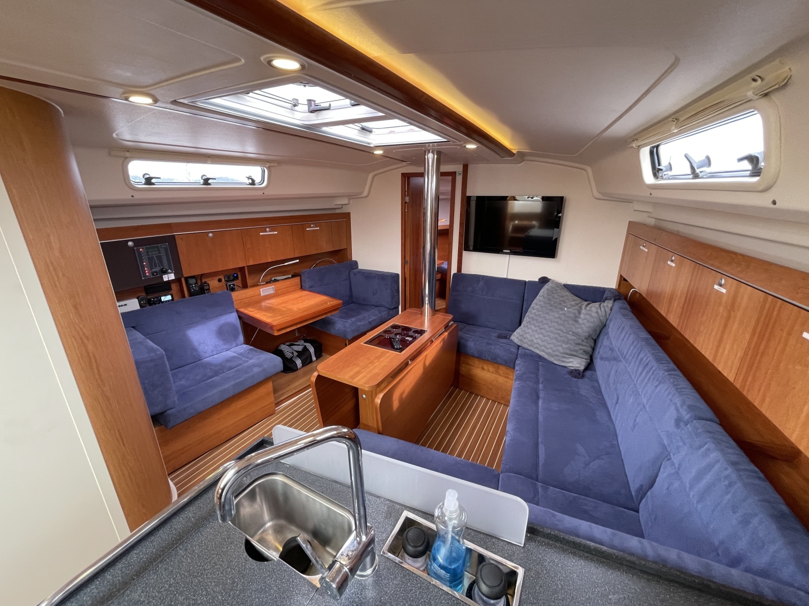 2014 Hanse 415 salon