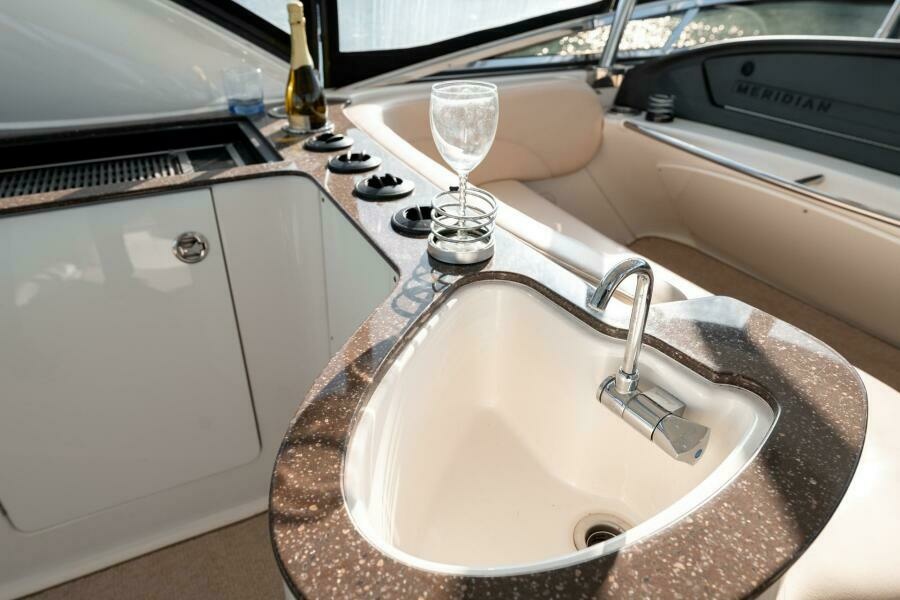 2014 Meridian 441 Sedan
