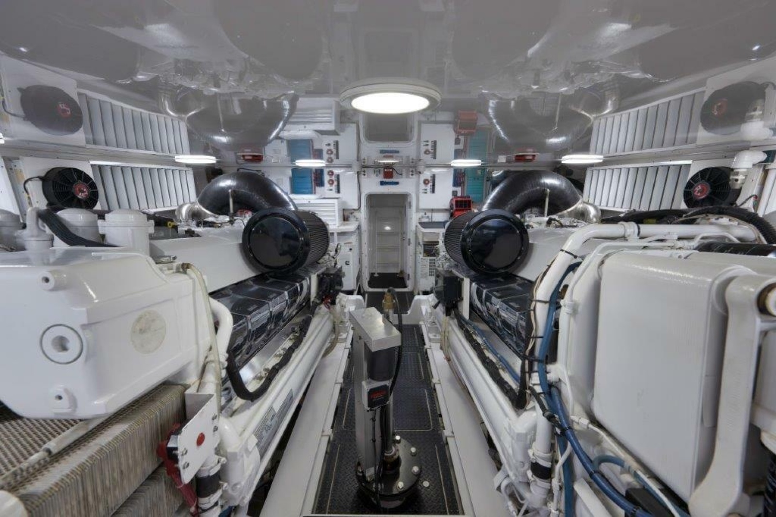 Viking 70 - Cutter Bill - Engine Room