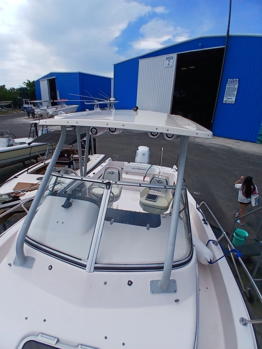 24ft Grady White Yacht For Sale
