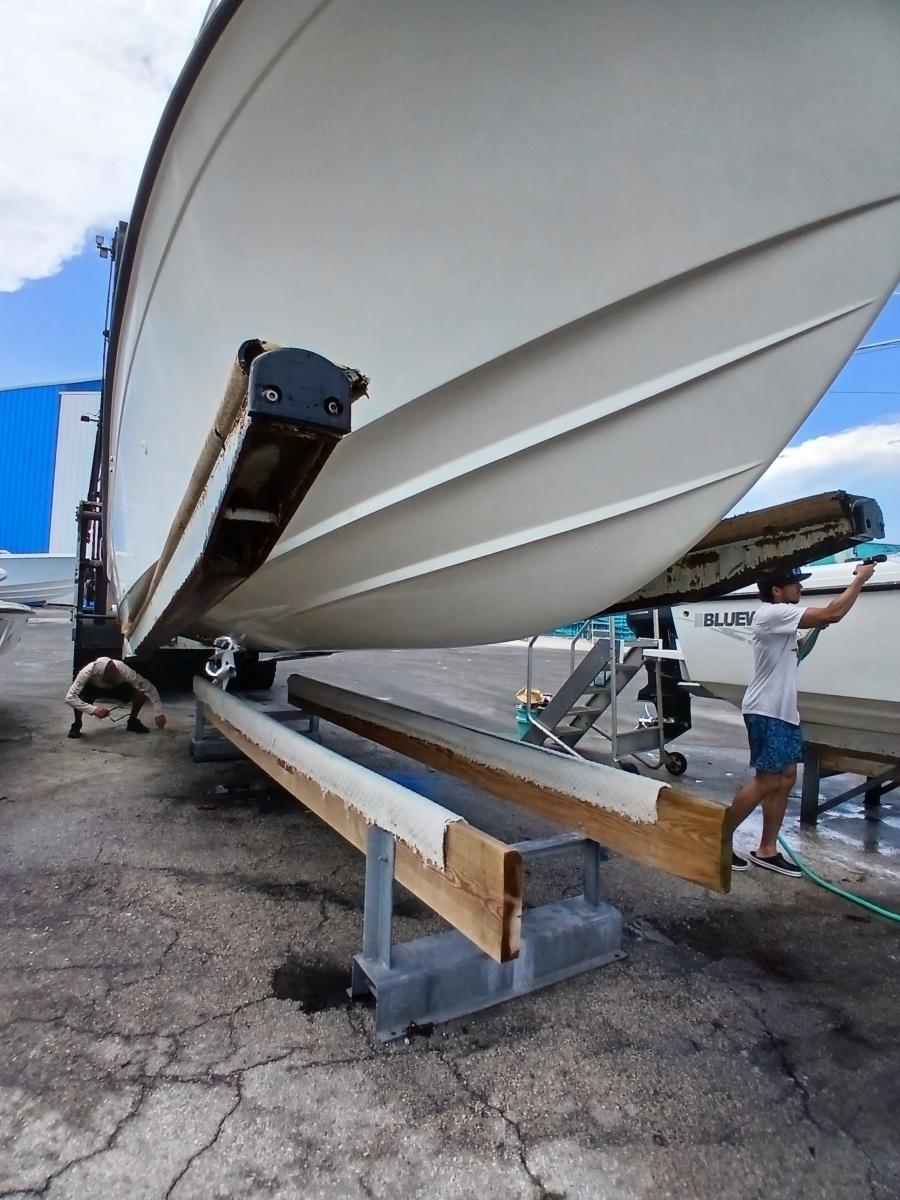 24ft Grady White Yacht For Sale