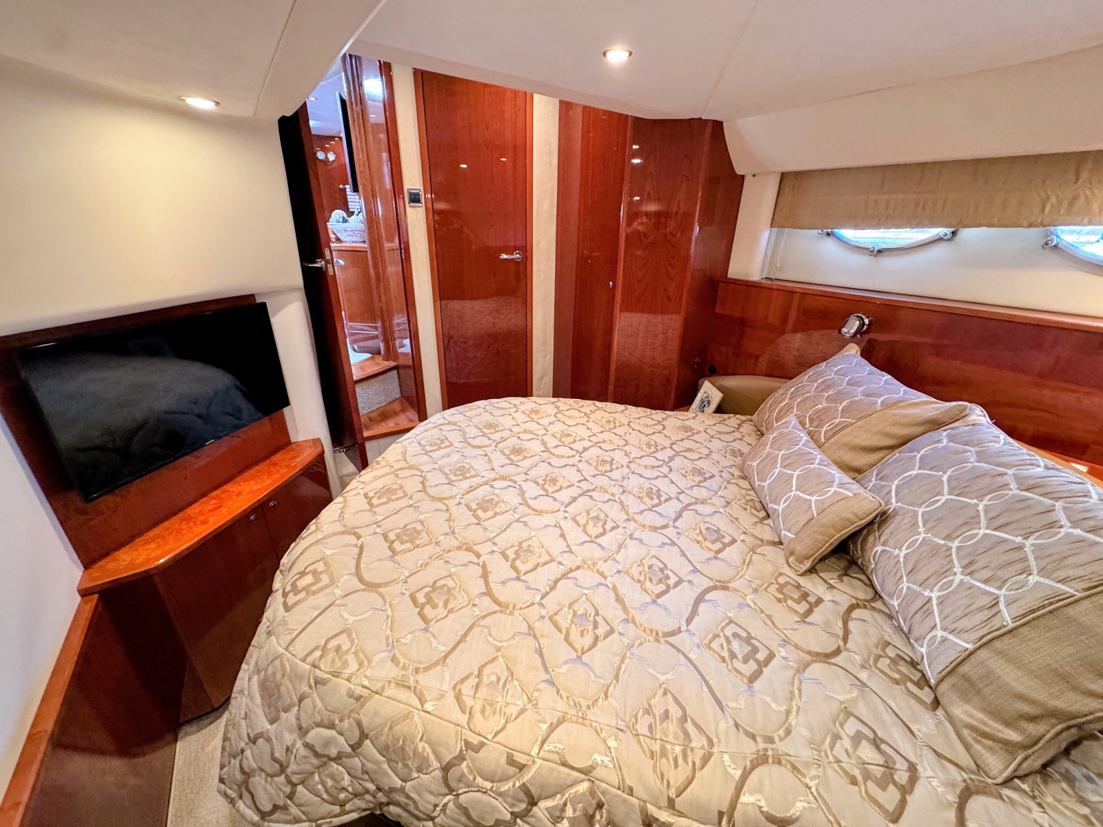 58' 2004 Viking Princess V58