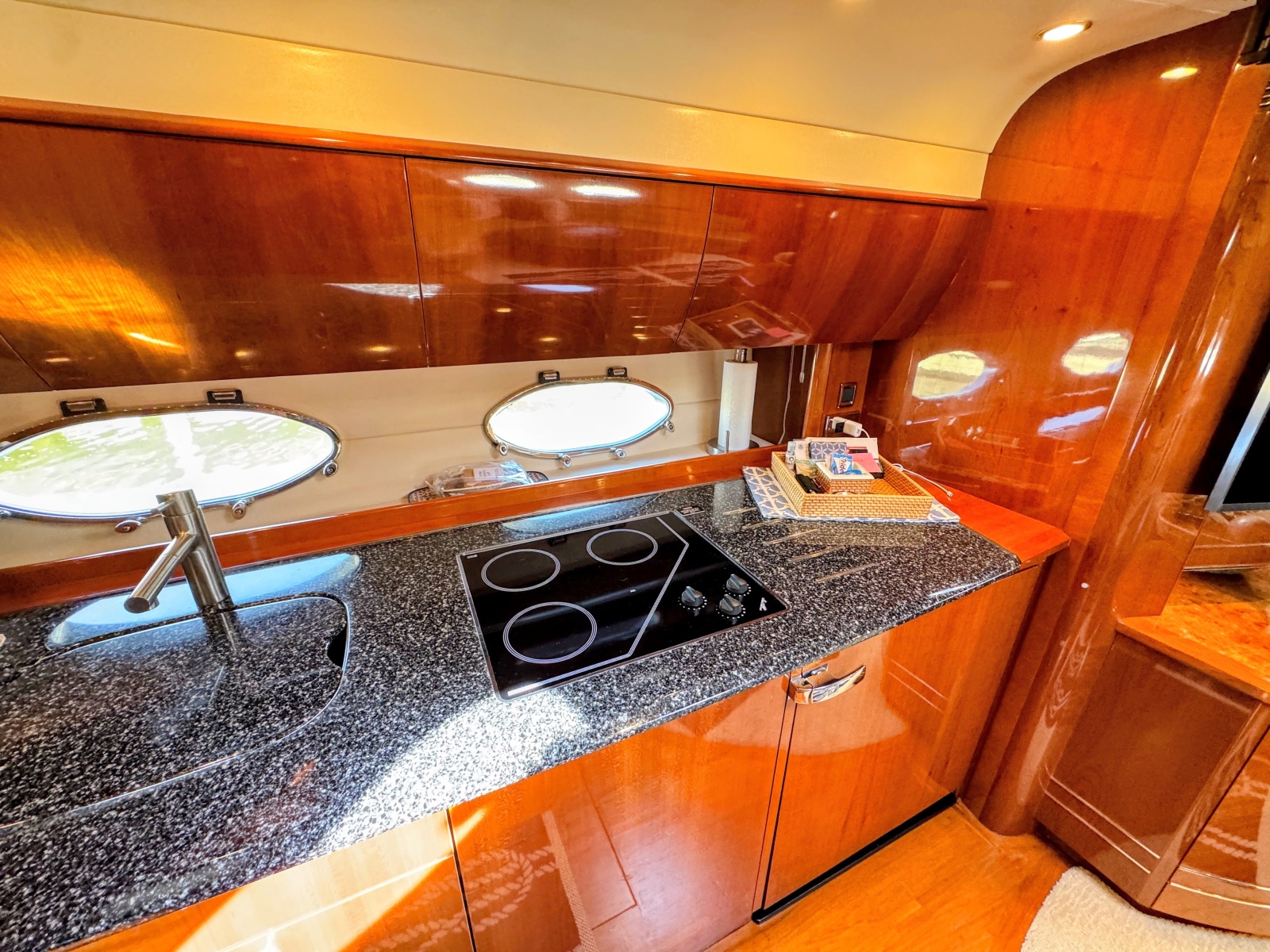 58' 2004 Viking Princess V58