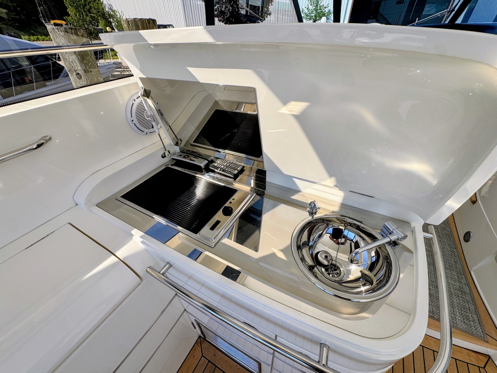 58' 2004 Viking Princess V58