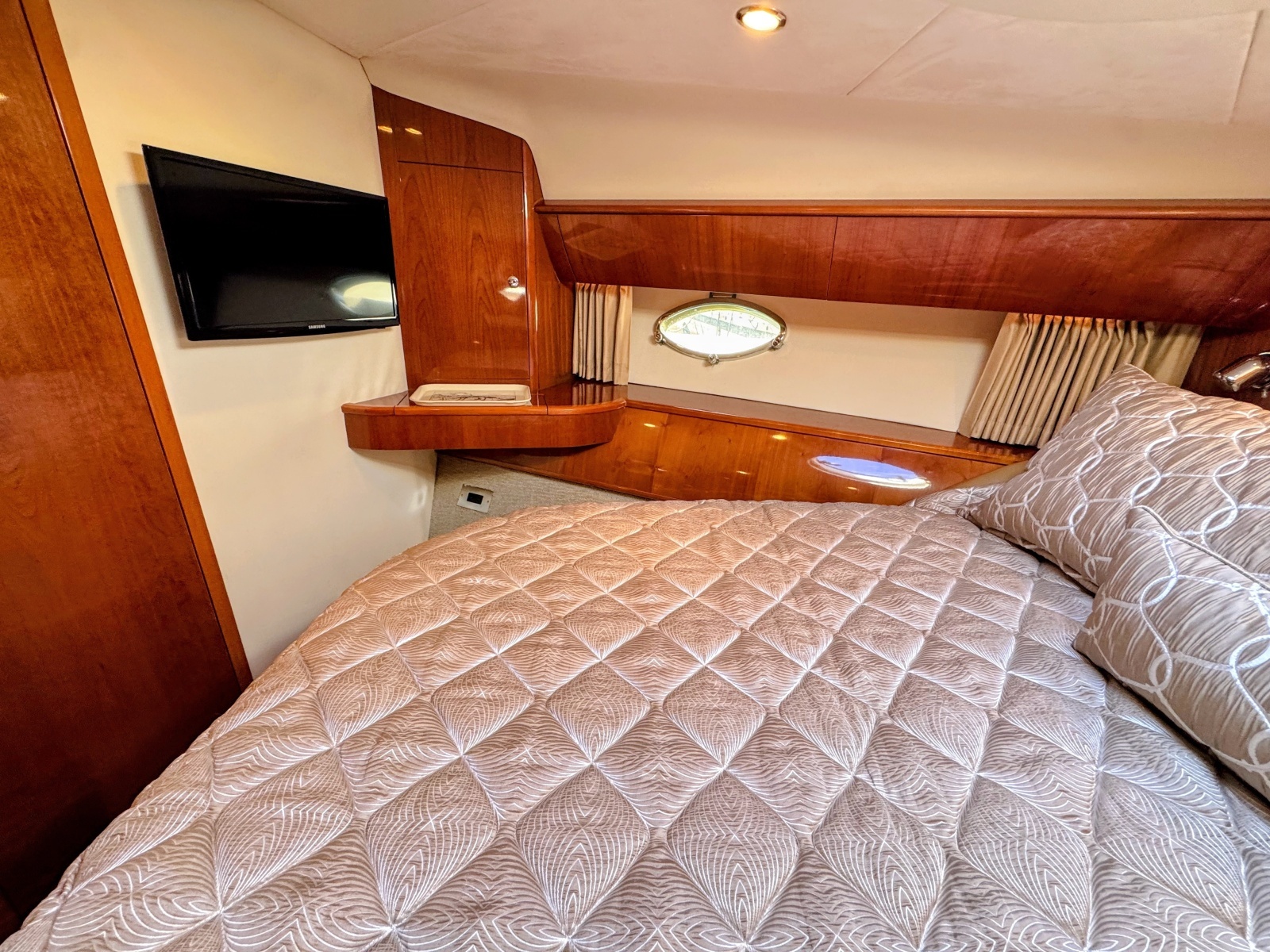 2004 Viking Princess V58