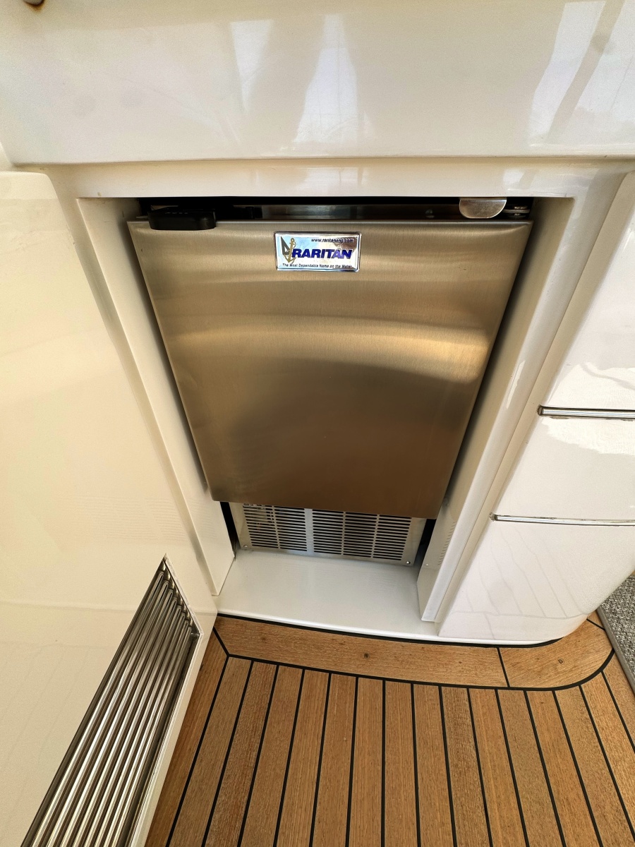 58' 2004 Viking Princess V58