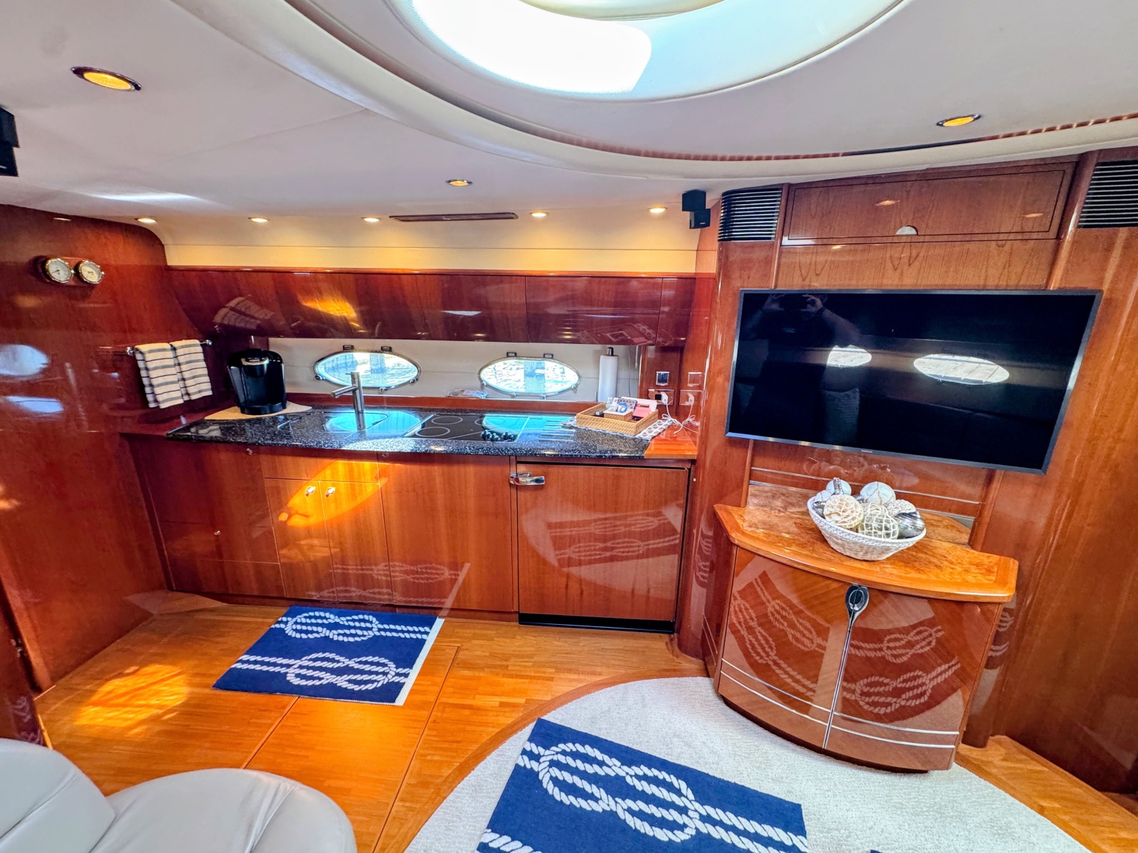58' 2004 Viking Princess V58