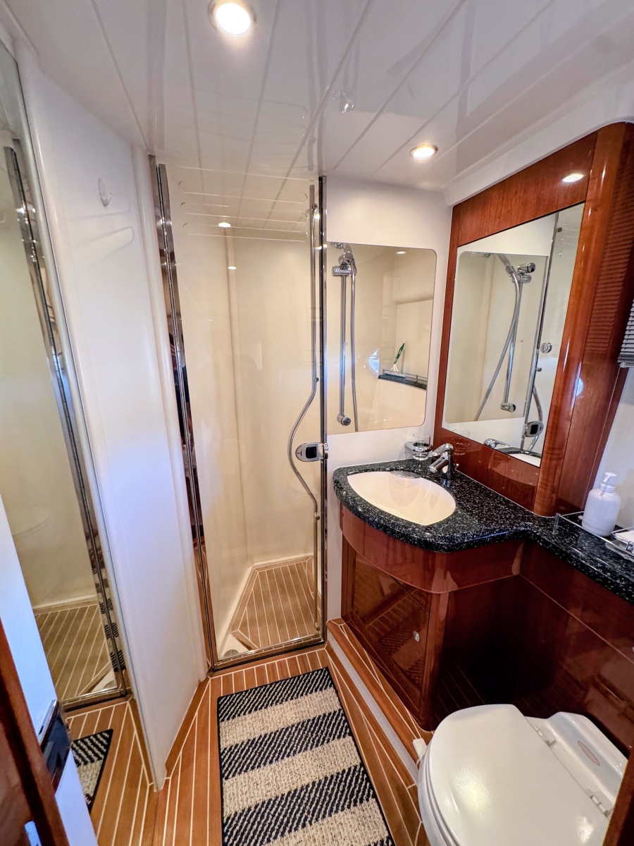 58' 2004 Viking Princess V58