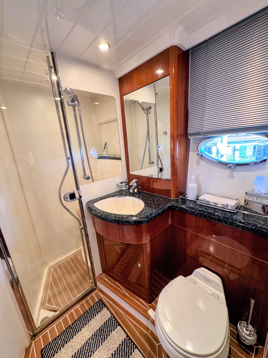 58' 2004 Viking Princess V58