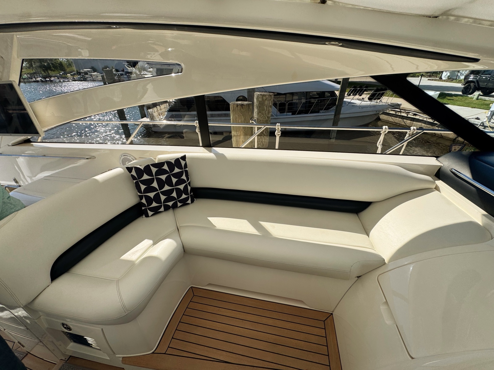 58' 2004 Viking Princess V58