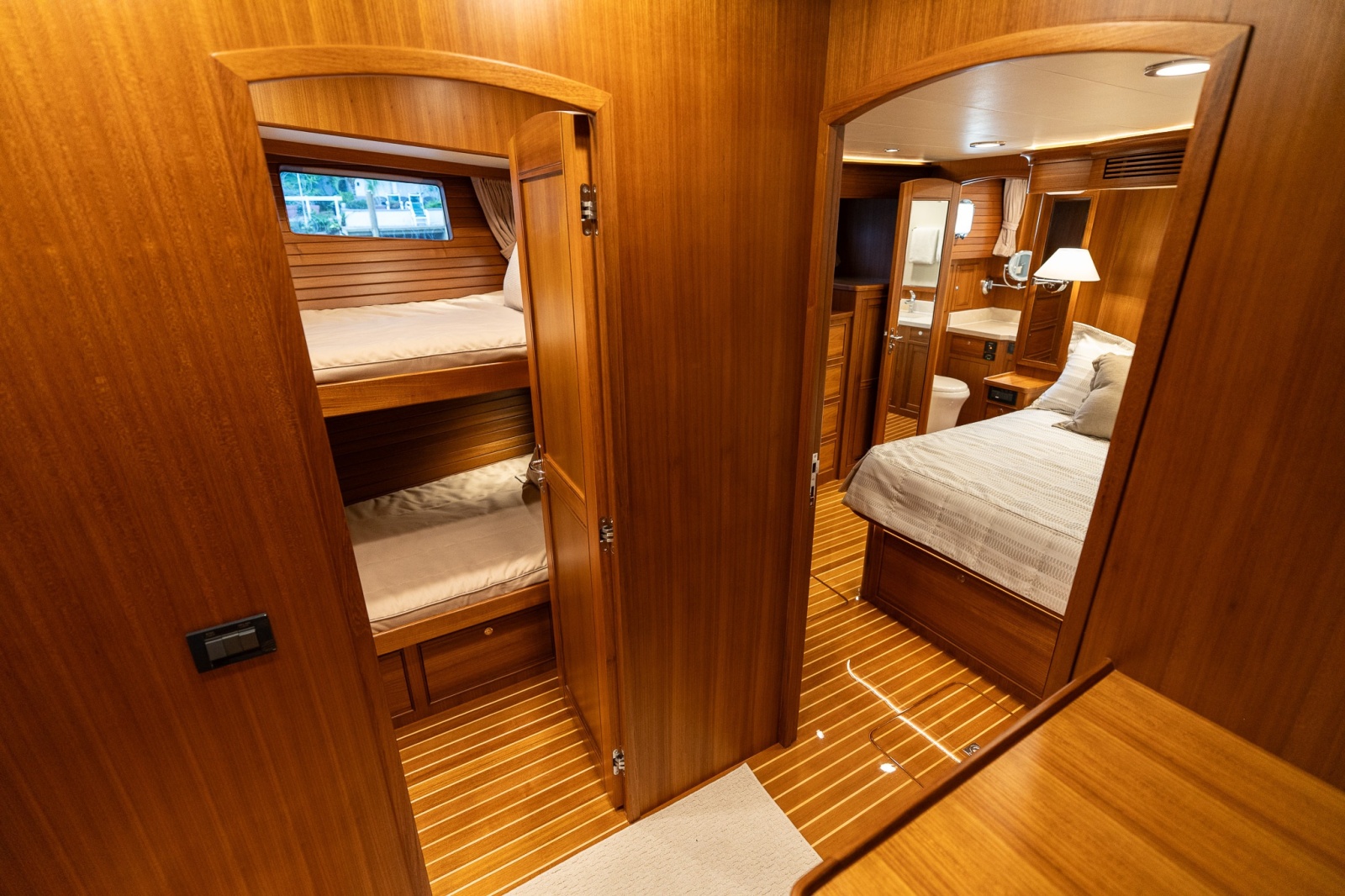Companionway Stbd