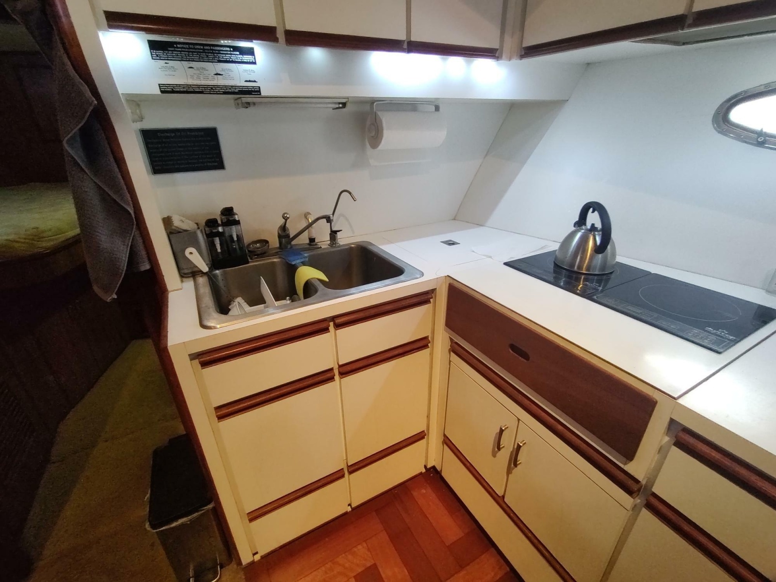1989 Hyatt Double Cabin Motoryacht
