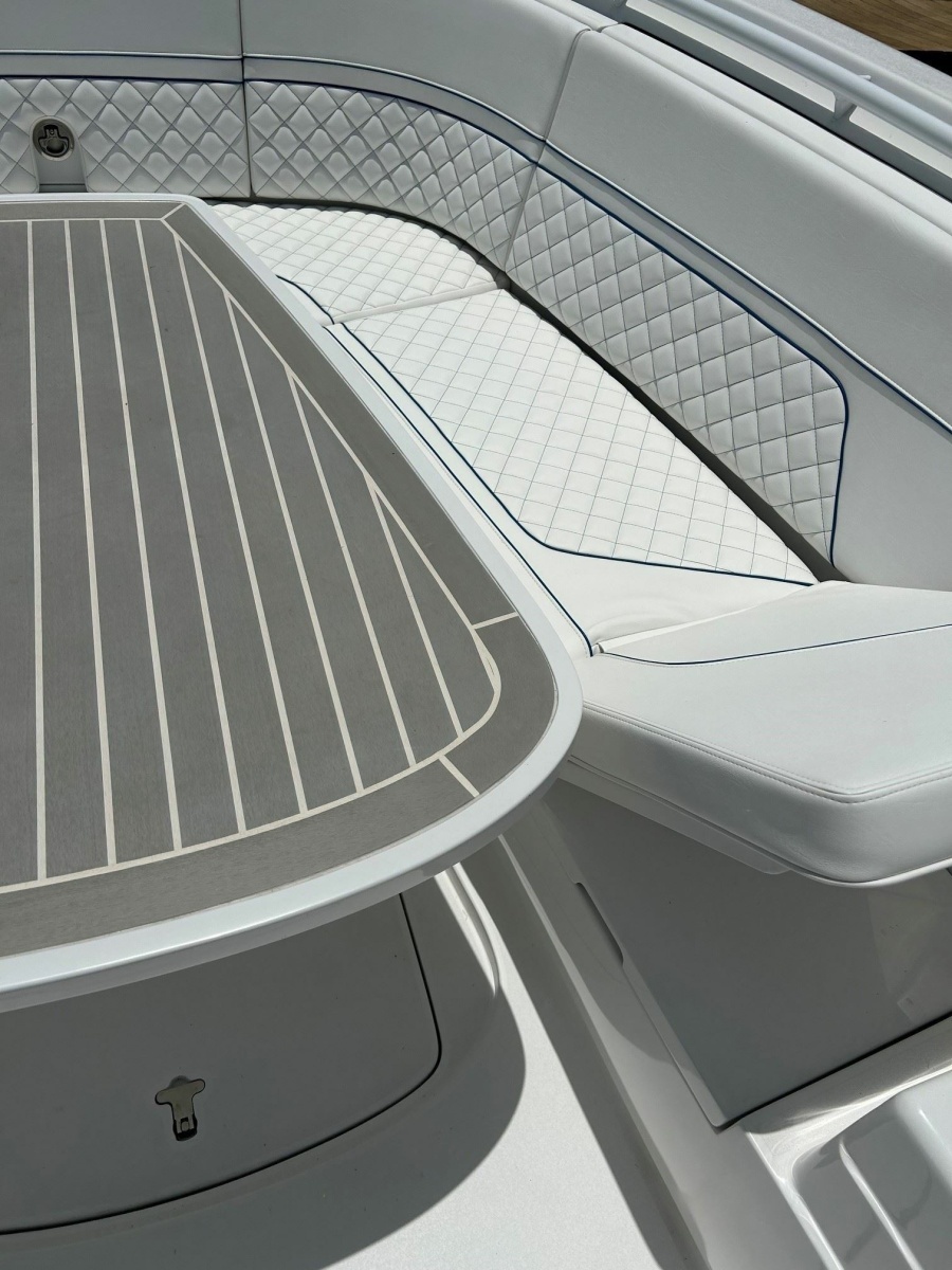 2025 Intrepid 375 Nomad